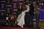 Kareena Kapoor, Randhir Kapoor unveil UTVstars Walk of the Stars in Taj Land_s End, Mumbai on 28th March 2012 (44).JPG